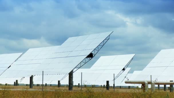Фотоелектричні сонячної енергії панелей — стокове відео