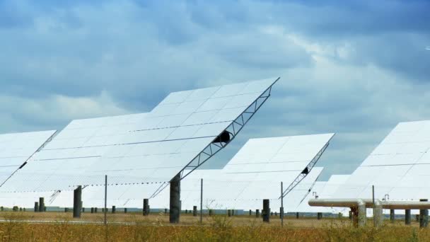 Painéis fotovoltaicos de energia solar — Vídeo de Stock