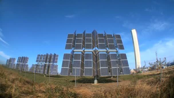 Painéis de energia solar fotovoltaicos de olho de peixe — Vídeo de Stock