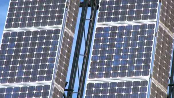 Närbild solceller solenergi paneler — Stockvideo