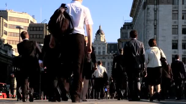 London City ingázók lassítva — Stock videók