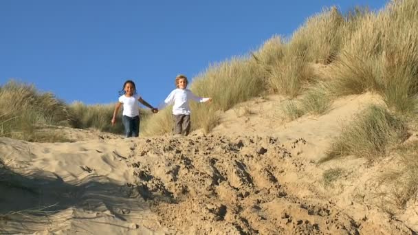 어린 시절 재미 해변에서 — 비디오