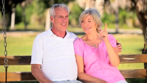 Healthy Retired Couple Relaxing at the Park — Stock Video