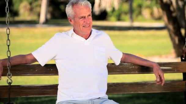 Portrait d'un homme âgé satisfait — Video