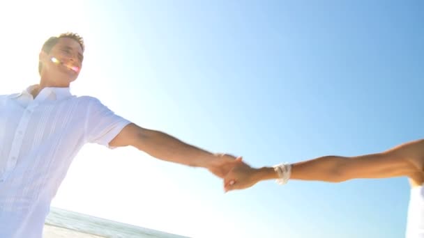 Pareja feliz riendo juntos — Vídeos de Stock