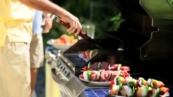 Griller des aliments sains frais barbecue — Video