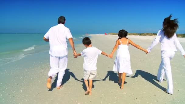 Diversão feliz férias em família — Vídeo de Stock