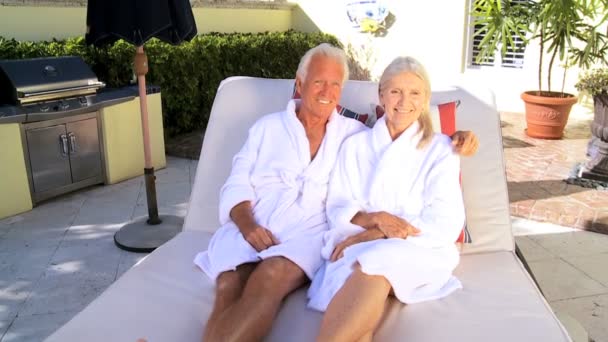 Terapia de relajación de spa para personas mayores — Vídeo de stock