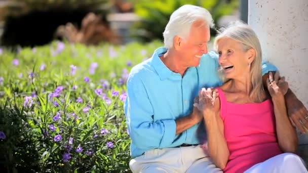 Couple retraité jouissant de temps libre — Video