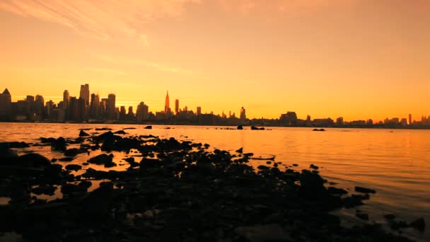 Восход солнца на Манхэттене — стоковое видео