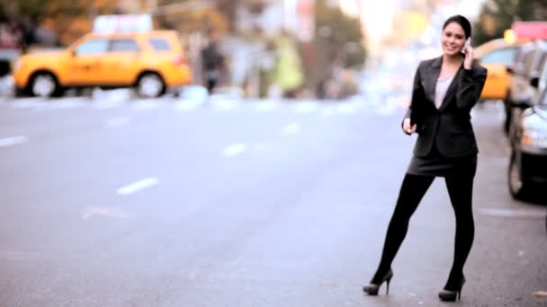 纽约州女商人的手机 — 图库视频影像