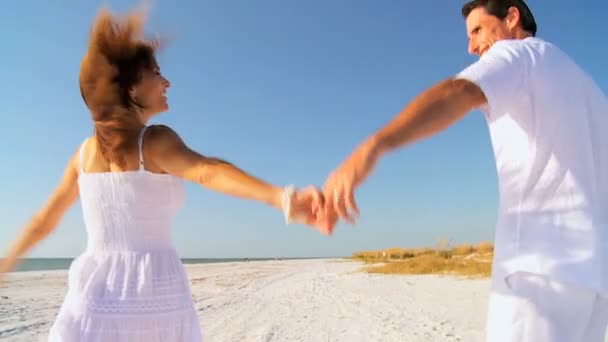 Loving Couple Fun on the Beach — Stock Video