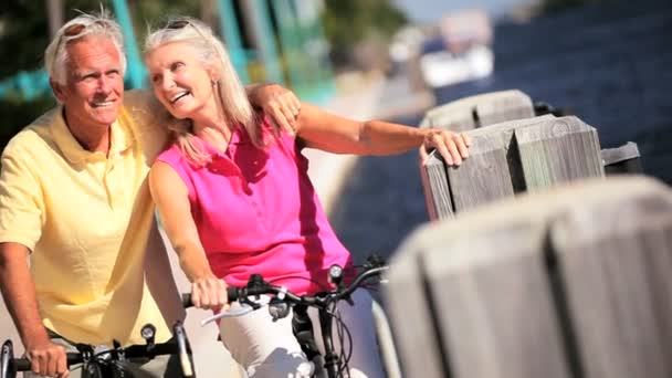 Їзда на велосипеді вправи виходу на пенсію — стокове відео