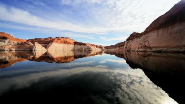 Gelaagde rock kleuren van lake powell, VS — Stockvideo