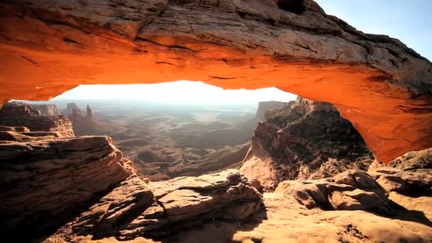 Panorama genom mesa arch, utah — Stockvideo