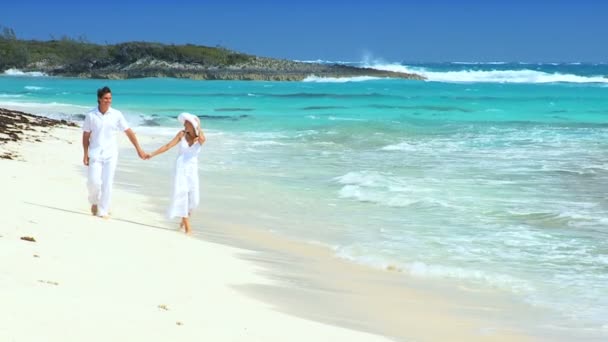 Happy Couple on Tropical Island Beach — Stock Video