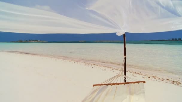 Pláži hamak na luxusní dovolené — Stock video