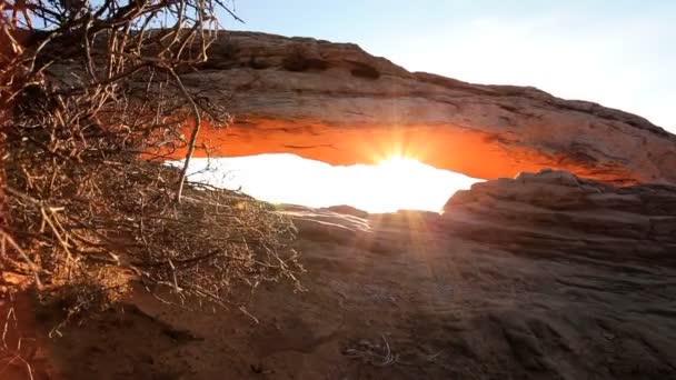 Keresztül Mesa Arch, Utah — Stock videók
