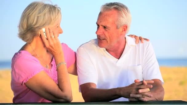 Kıdemli mutlu çiftin yaşam tarzı montaj — Stok video