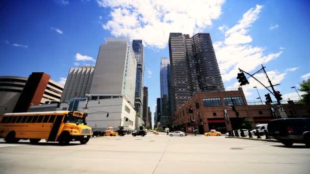 Vloeiende verkeer op lichten uitwisseling, new york, Verenigde Staten — Stockvideo