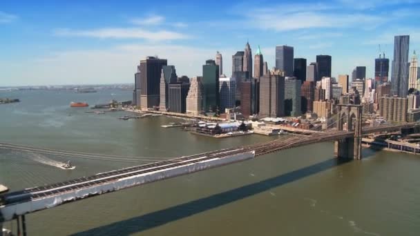 Vista aérea de Manhattan, Distrito Financiero y Brooklyn Bridge, NY, EE.UU. — Vídeos de Stock