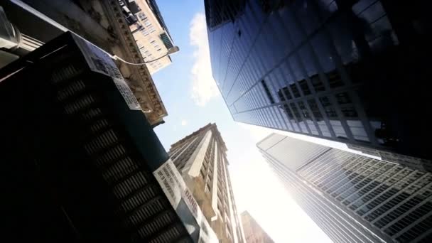 从美国的纽约城摩天大楼的黑暗阴影 — 图库视频影像