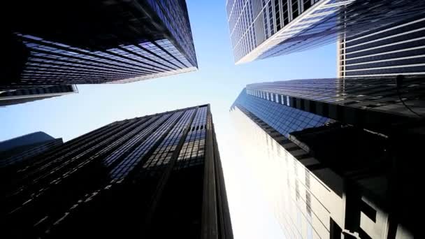 Pohled z úhlu vysoké mrakodrapy, manhattan, ny, usa — Stock video
