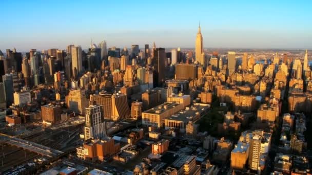 日没、ny、米国でのダウンタウン マンハッタンの空撮 — ストック動画