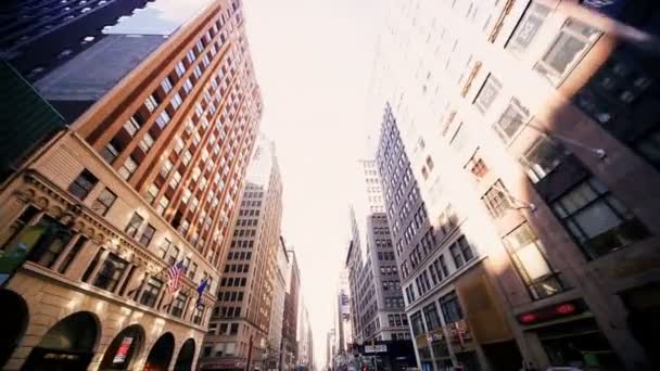 Точка зрения Вождение в Busy City, США — стоковое видео