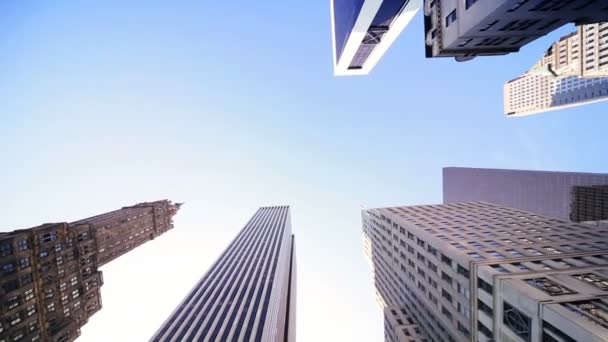 Edificios de la ciudad con vista a gran altura — Vídeo de stock
