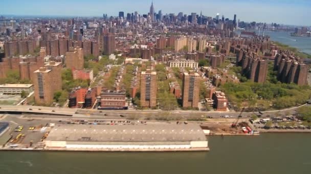 Вид с воздуха на Мидтаун и центр Манхэттена, река Гудзон, Нью-Йорк, США — стоковое видео