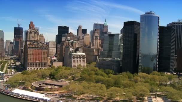 Luchtfoto van de financiële wijk, battery park en haven, ny, Verenigde Staten — Stockvideo