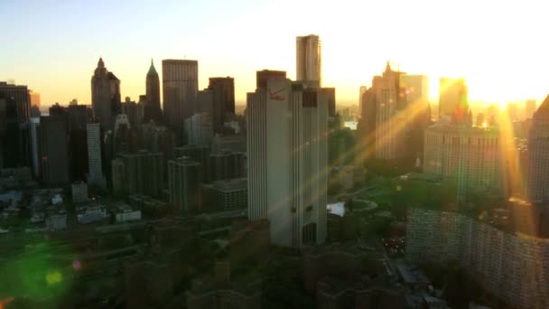 Antenn skyline syn på nedre manhattan i solnedgången new york, usa — Stockvideo