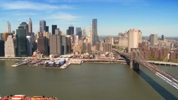 Aerial view of the Brooklyn Bridge Downtown Manhattan — Stock Video