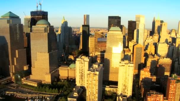 Вид с воздуха на Финансовый район, Манхэттен и гавань, Нью-Йорк, США — стоковое видео