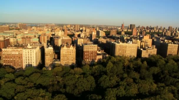 Flygfoto över midtown manhattan och lägenheter, ny, usa — Stockvideo