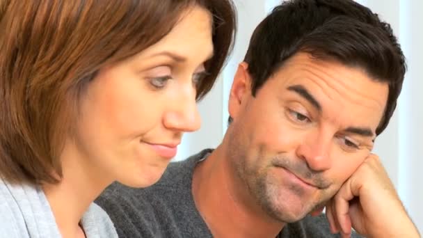 Retrato de preocupadas aparência jovem casal — Vídeo de Stock