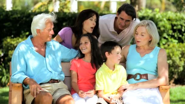 三代的白种人家庭休闲时间 — 图库视频影像