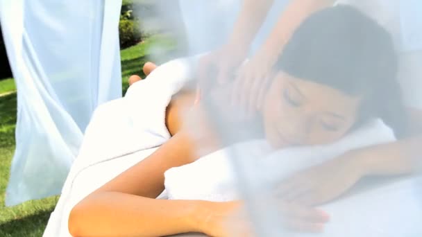 Luxury spa klienten njuter av Massageterapi — Stockvideo