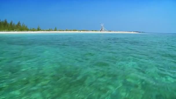 水绿色水 & 热带海滩 — 图库视频影像