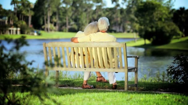 内容高级夫妇享受退休生活方式 — 图库视频影像