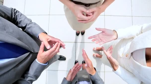 Mãos da Cidade Negócios Mostrando Unidade — Vídeo de Stock