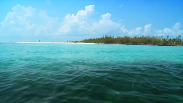 Tinten van aqua in tropische lagune — Stockvideo