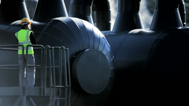 Jeotermal santral mühendisi Çekme Makinası — Stok video