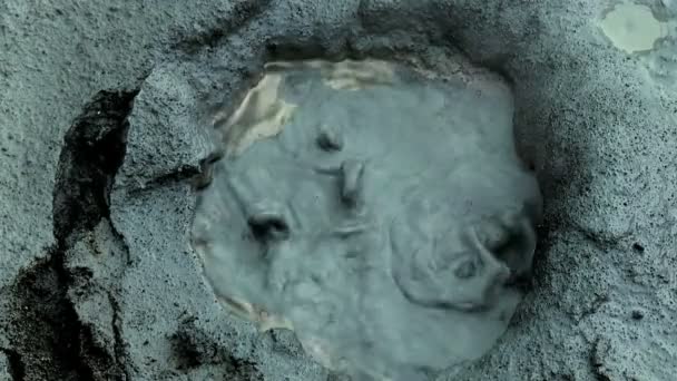 Közelről, a föld alatti vulkáni Springs eléri a felület — Stock videók