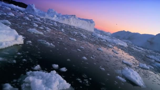 Arktischer Sonnenuntergang über gefrorener Landschaft — Stockvideo