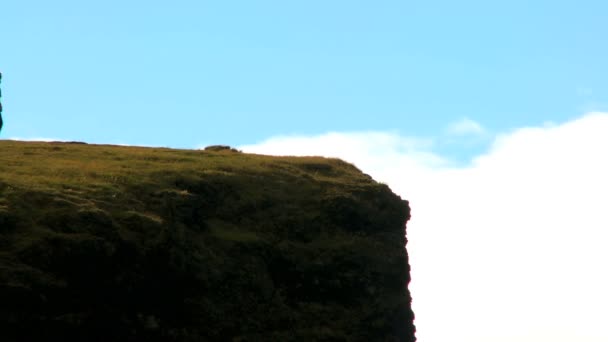 Letecký pohled na krajinu s ložisek nerostných surovin, Island遥远孤名徒步旅行者在北极高原 — 图库视频影像