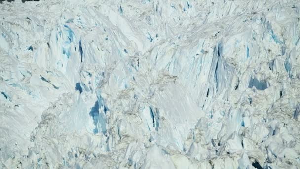 Ледниковые ледяные формации в Арктике — стоковое видео