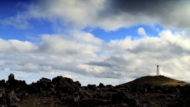 Timelapse хмари над прибережних маяк — стокове відео