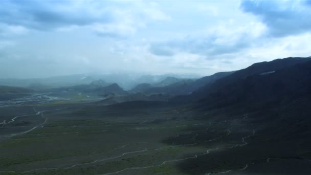 Luchtfoto van rivierdelta & valleien IJsland — Stockvideo